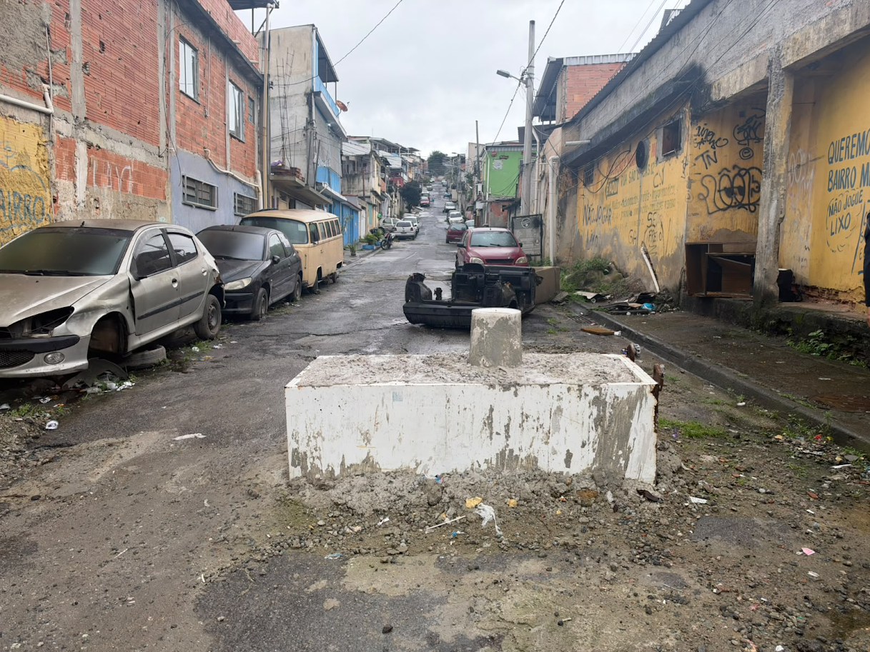 Com a ajuda do Disque Denúncia, 41° BPM retira 5 toneladas de barricadas em Costa Barros